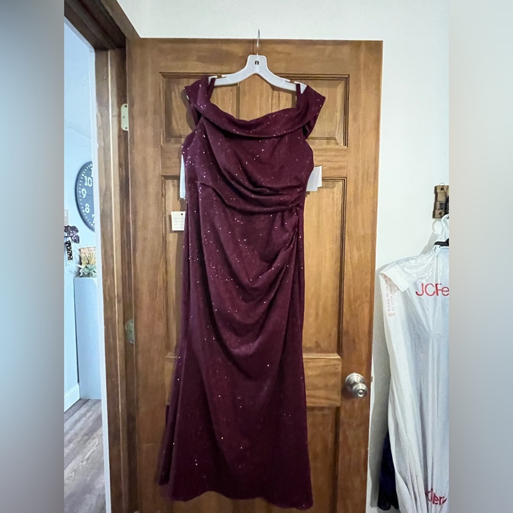 Glitter knit off shldr bridesmaid/mother of bride/groom. size 12.